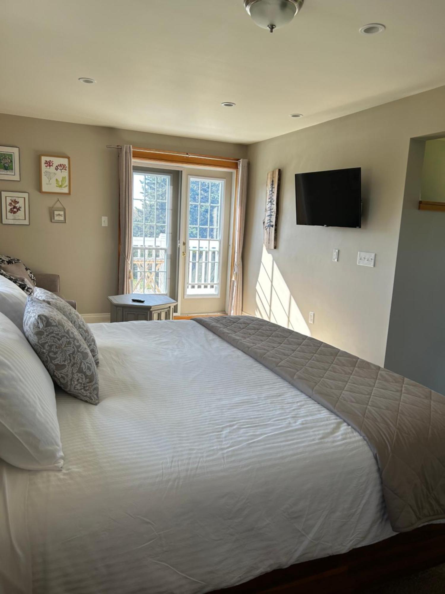 Tides Inn Guest Suites Halls Harbour Exteriör bild