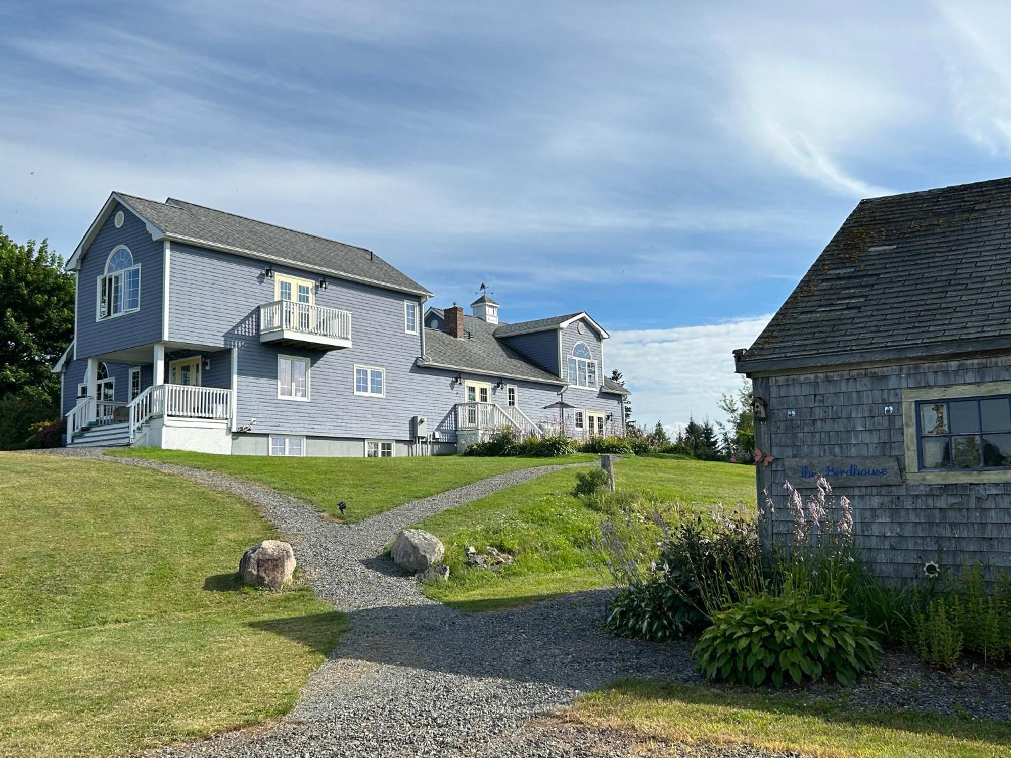 Tides Inn Guest Suites Halls Harbour Exteriör bild