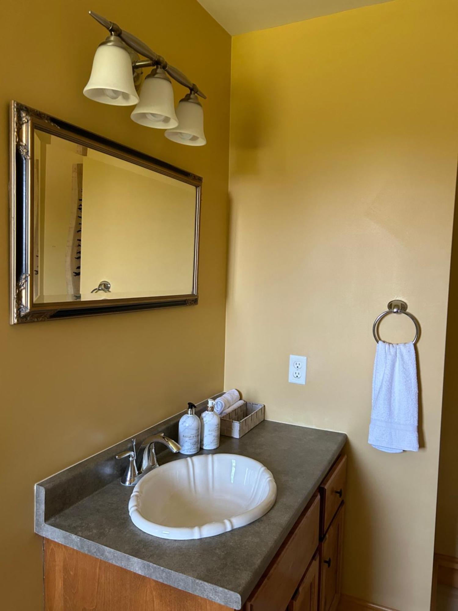 Tides Inn Guest Suites Halls Harbour Exteriör bild