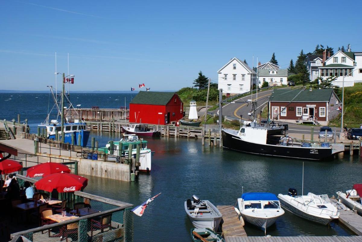 Tides Inn Guest Suites Halls Harbour Exteriör bild