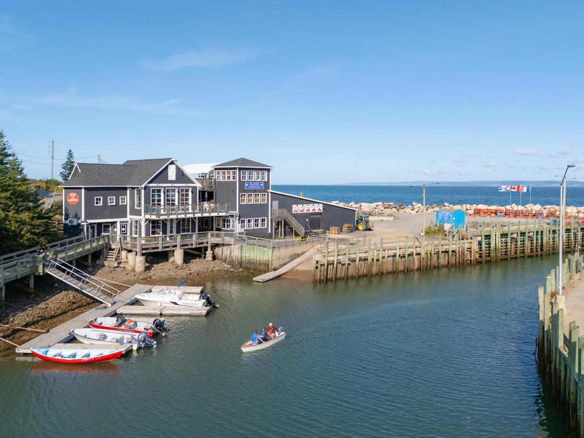 Tides Inn Guest Suites Halls Harbour Exteriör bild